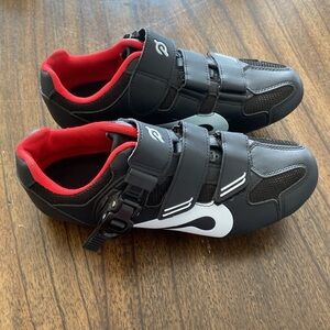Peloton cycling shoes size W9/M7 (40)